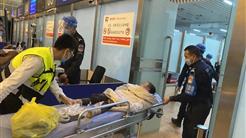 “能不能把飞机叫回来？能不能帮帮我们？”能