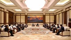 新疆文旅投党委书记、董事长王宏江与敦煌市委书记石琳交流座谈